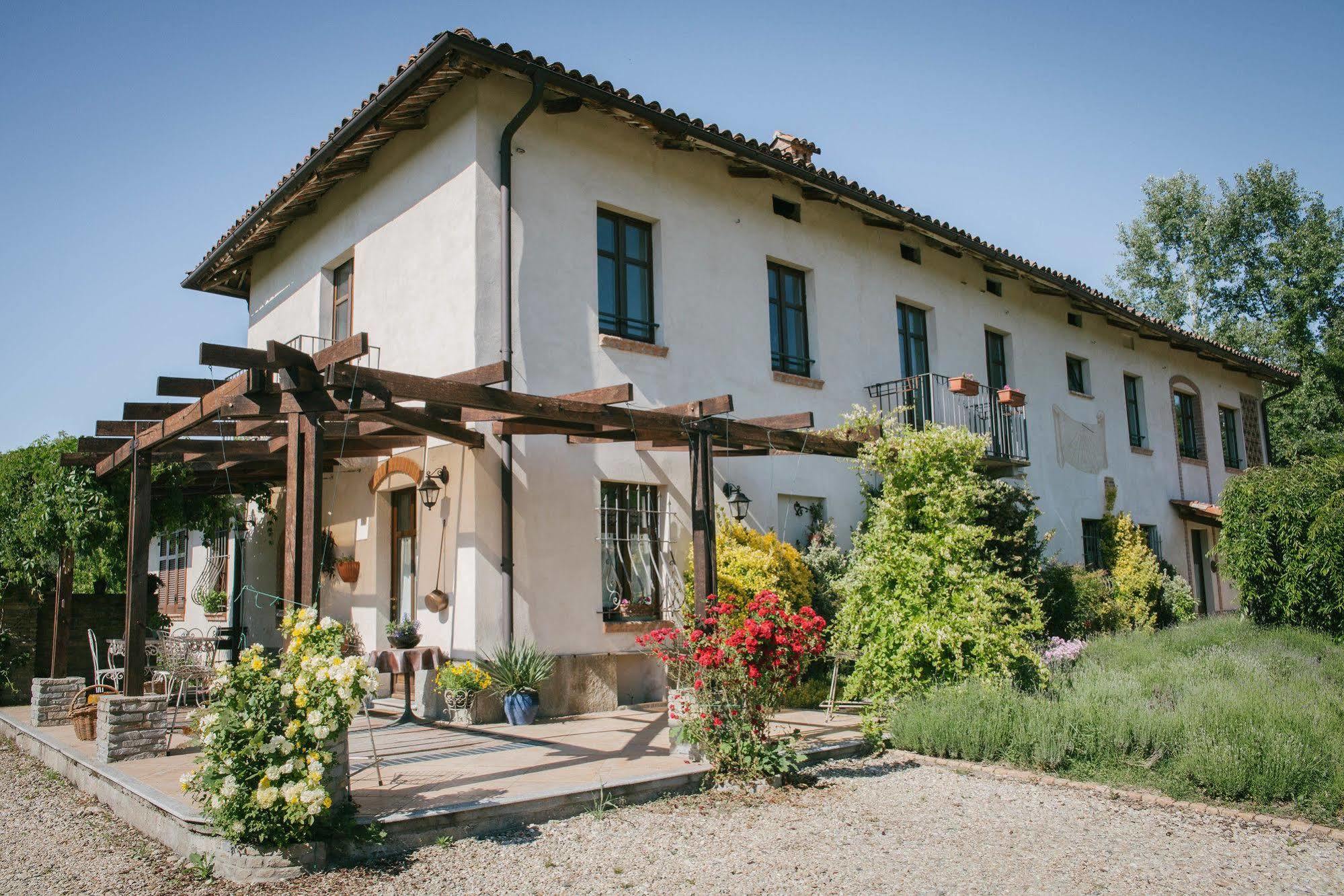Bed and Breakfast I Grilli Castagnole delle Lanze Exterior foto